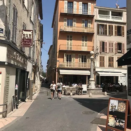 Ξενοδοχείο με διαμερίσματα Sleep In City Port Αντίμπ
