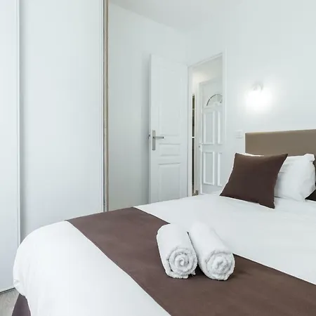 Sleep In City Port 3* Αντίμπ