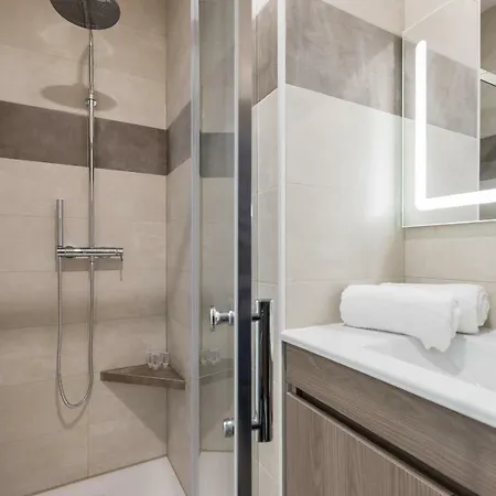 Sleep In City Port 3* Αντίμπ